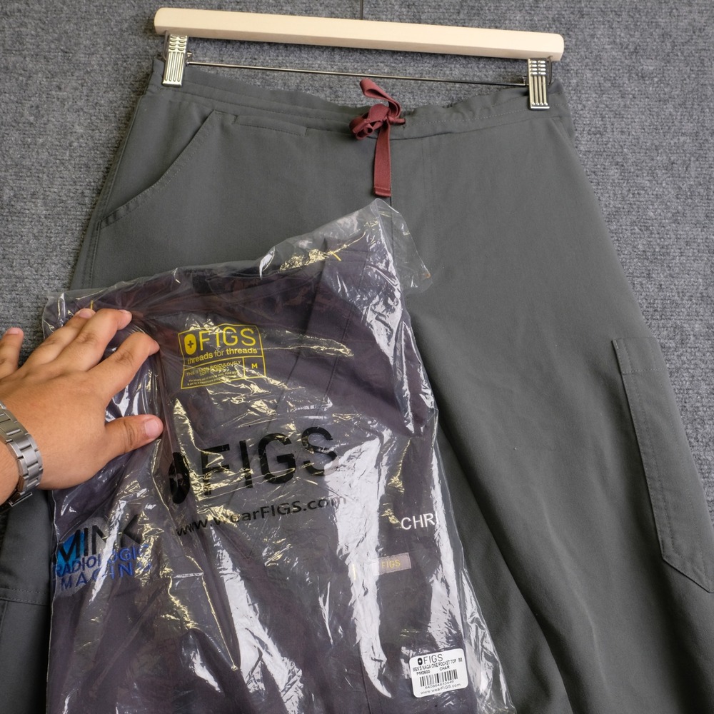 Figs Scrub Set Mens S/M Charcoal Gray Naga One Pocket Top Cargo Pants Medical